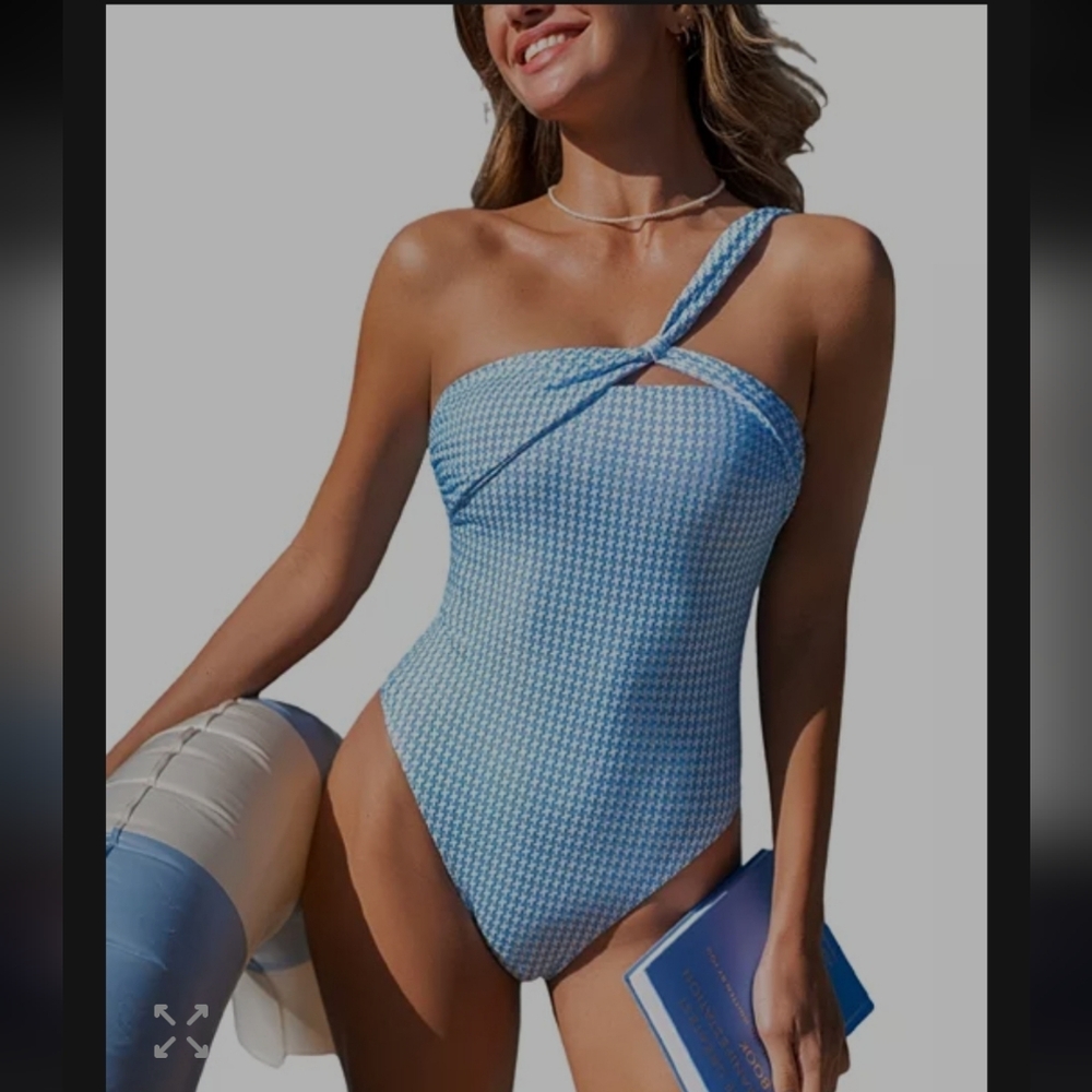 Cupshe Sugar & Spice Houndstooth One-Piece Swimsuit